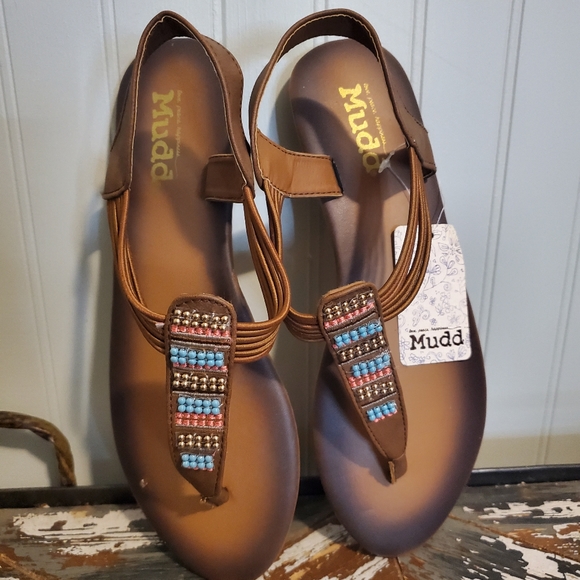 NWT MUDD Sandals T Strap Beaded Details Cognac Brown Color size 7/8 - Picture 1 of 7